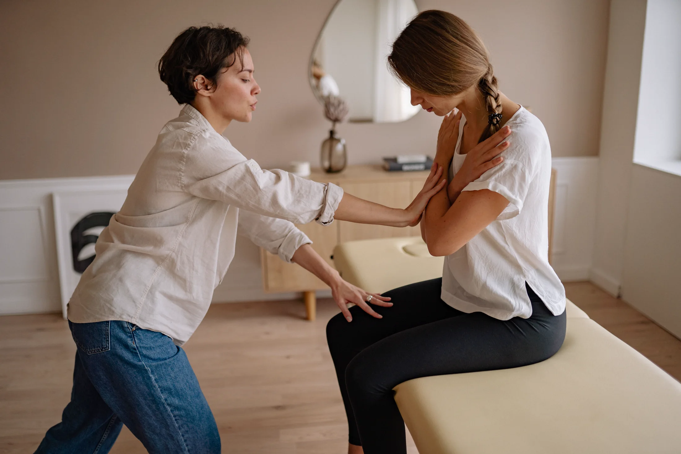 Practitioner speaking with a patient during a care consultation